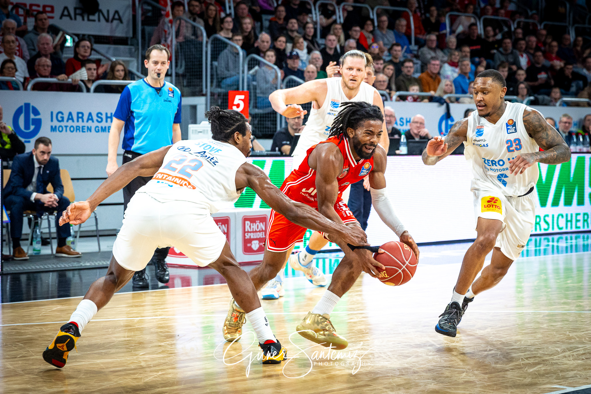 Bamberg Baskets vs. Syntainics MBC - Basketball - easyCredit BBL