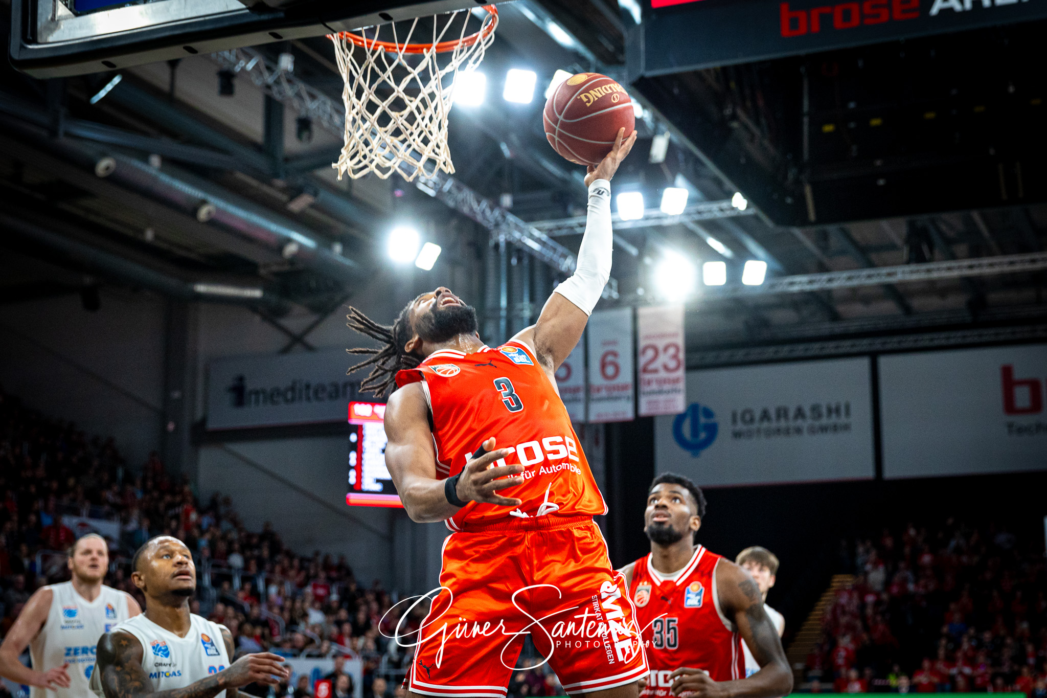 Bamberg Baskets vs. Syntainics MBC - Basketball - easyCredit BBL