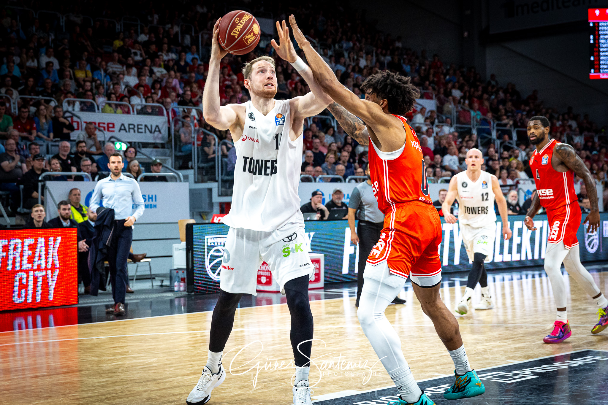 Bamberg Baskets vs. Veolia Hamburg Towers - Basketball - easyCre