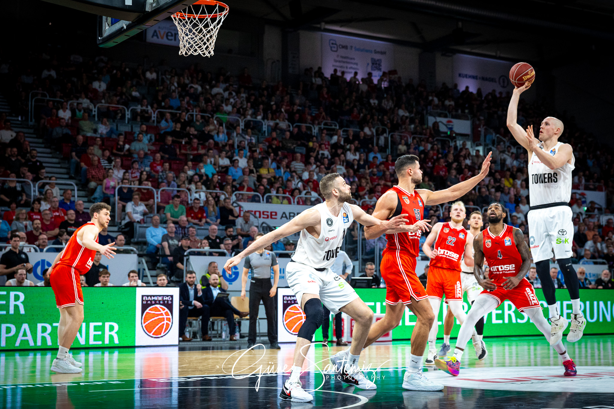 Bamberg Baskets vs. Veolia Hamburg Towers - Basketball - easyCre