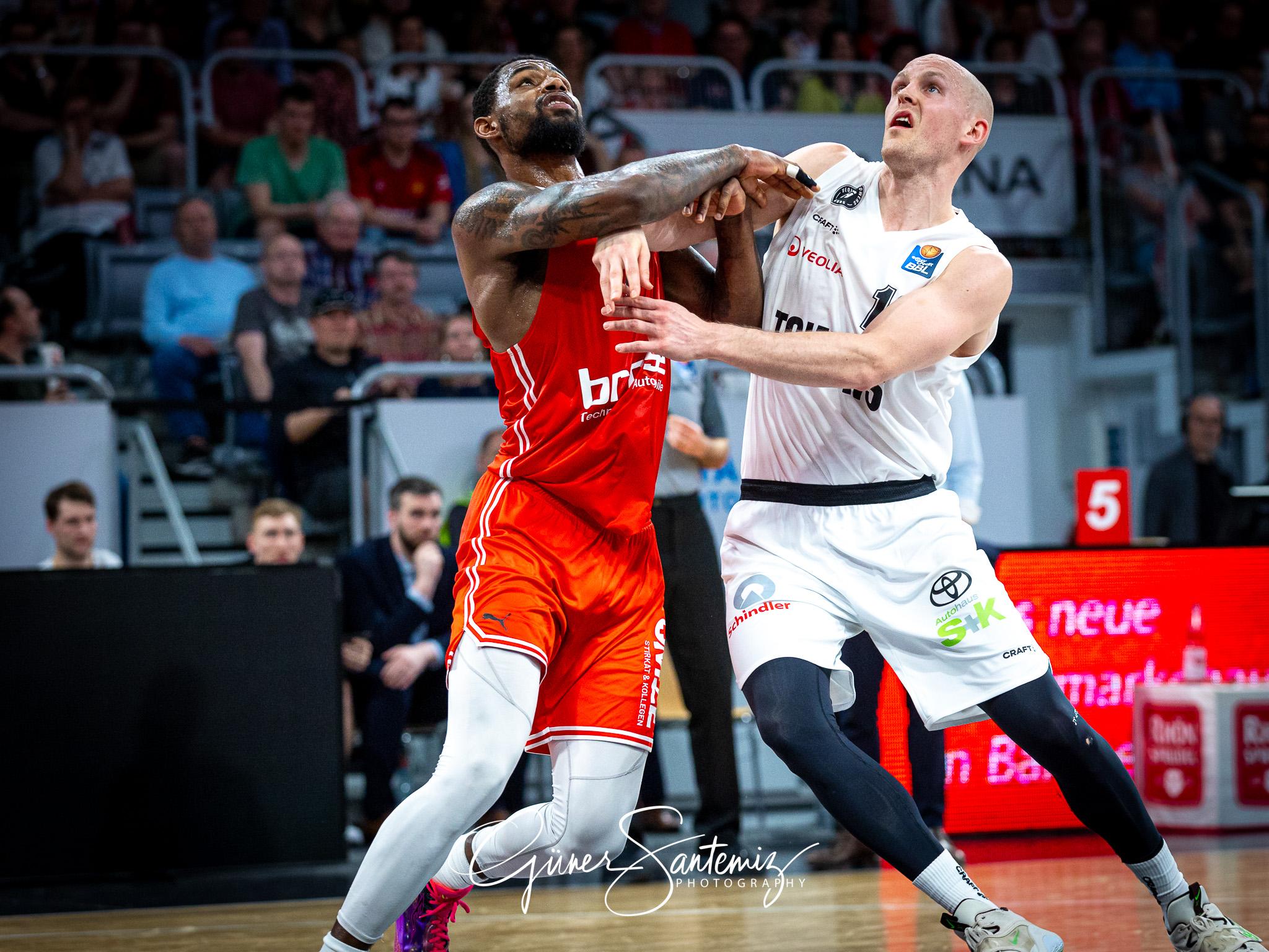 Bamberg Baskets vs. Veolia Hamburg Towers - Basketball - easyCre