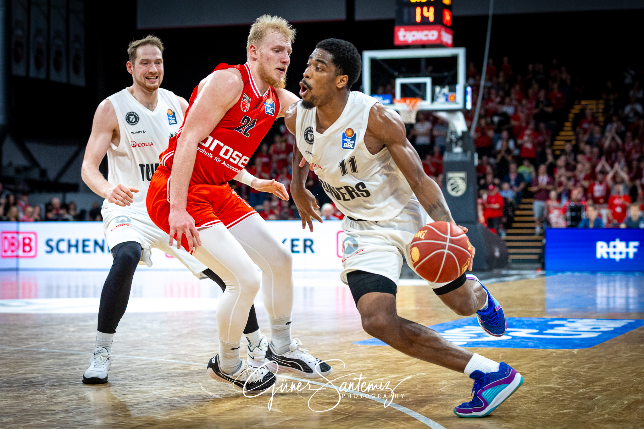 Bamberg Baskets vs. Veolia Hamburg Towers - Basketball - easyCre