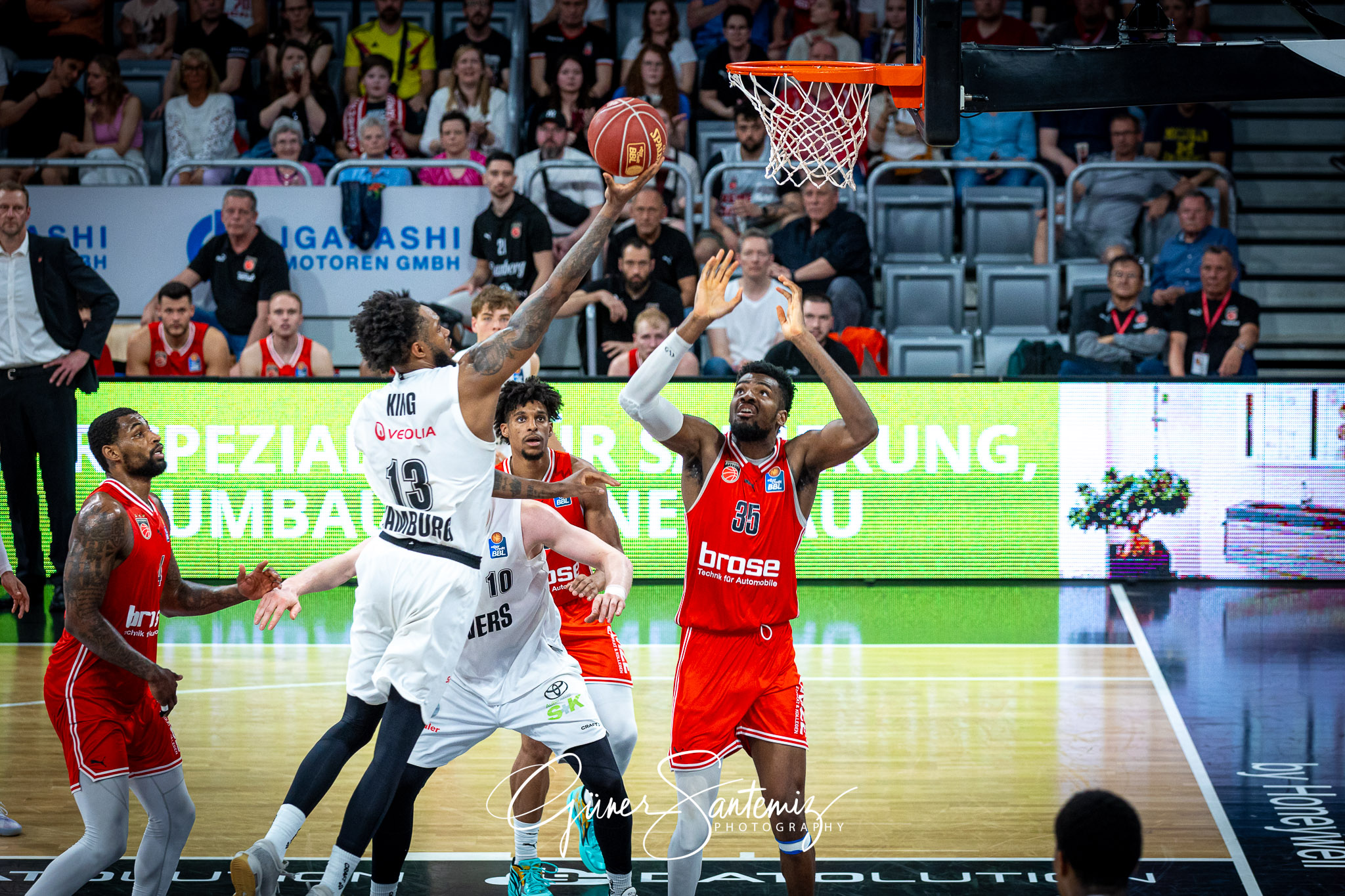 Bamberg Baskets vs. Veolia Hamburg Towers - Basketball - easyCre
