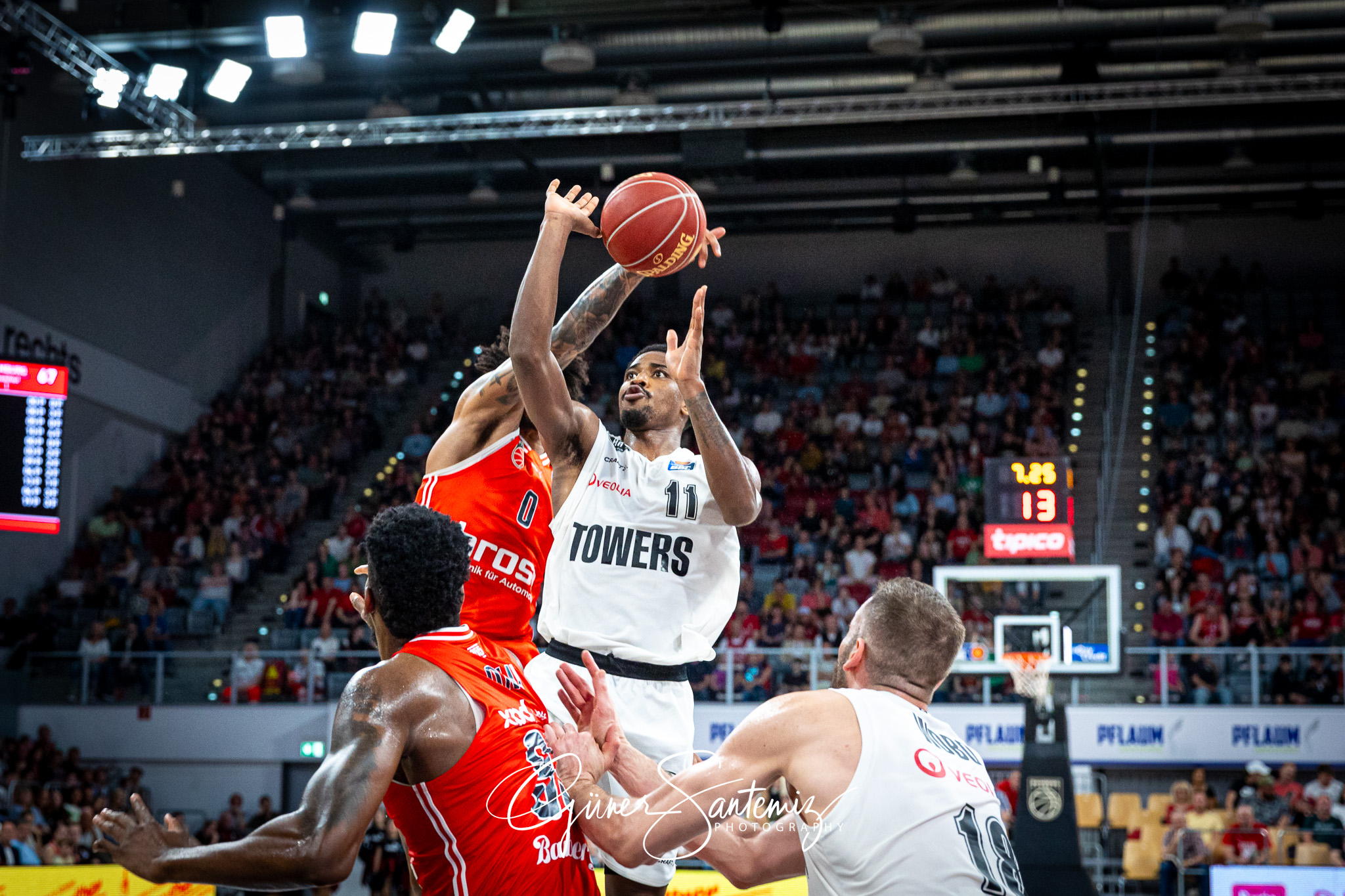 Bamberg Baskets vs. Veolia Hamburg Towers - Basketball - easyCre