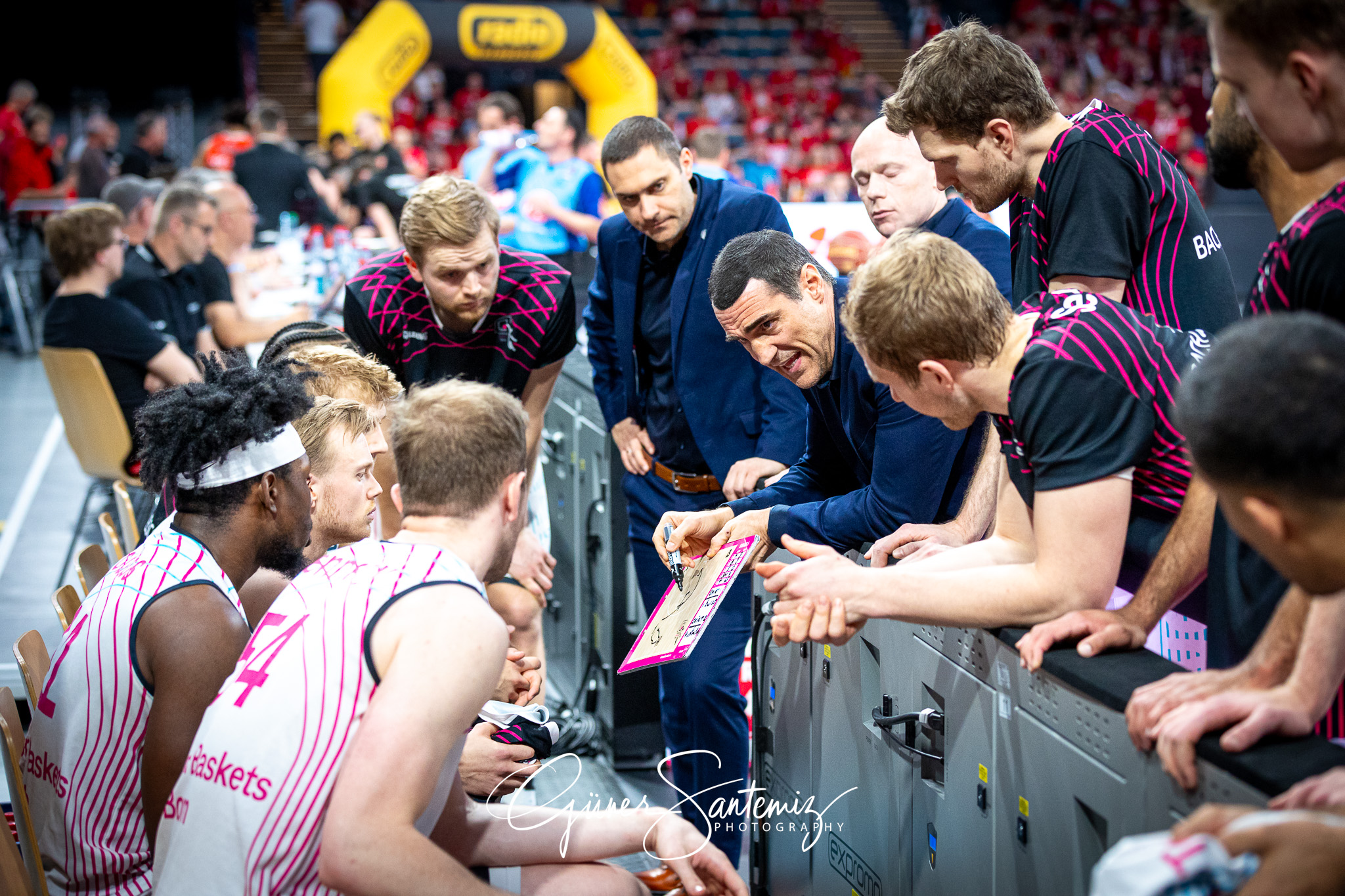 Bamberg Baskets vs. Telekom Baskets Bonn - Basketball - easyCred