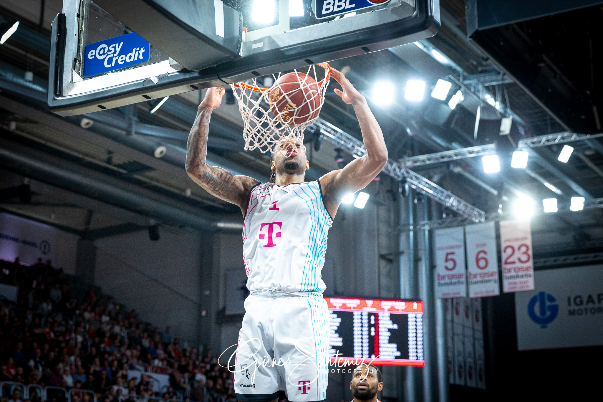 Bamberg Baskets vs. Telekom Baskets Bonn - Basketball - easyCred
