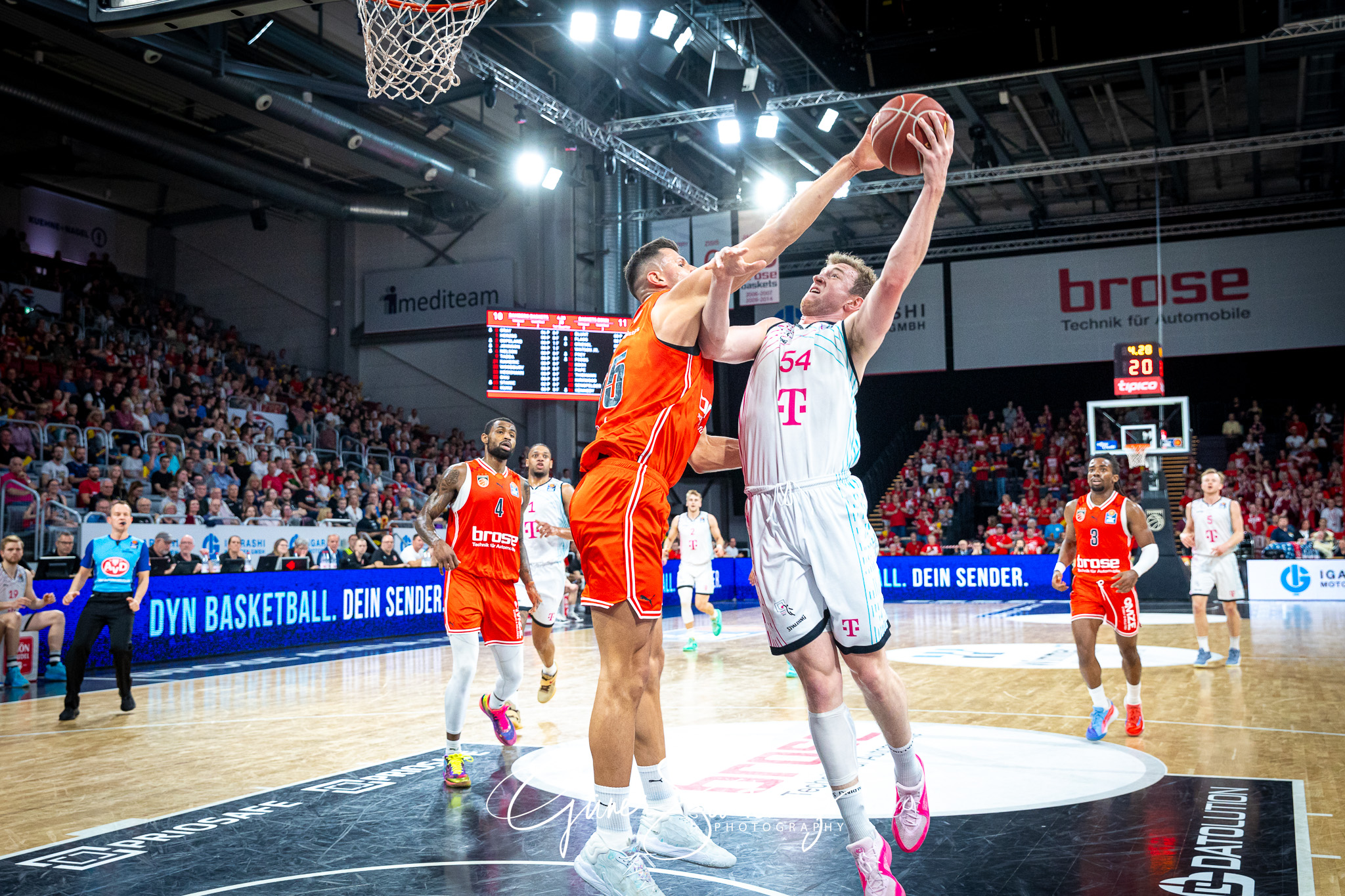 Bamberg Baskets vs. Telekom Baskets Bonn - Basketball - easyCred