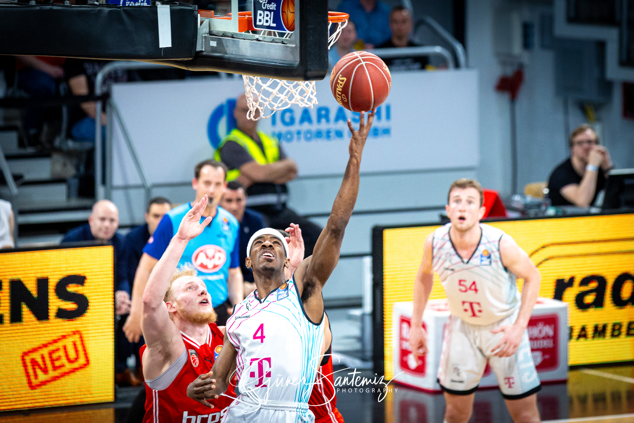 Bamberg Baskets vs. Telekom Baskets Bonn - Basketball - easyCred