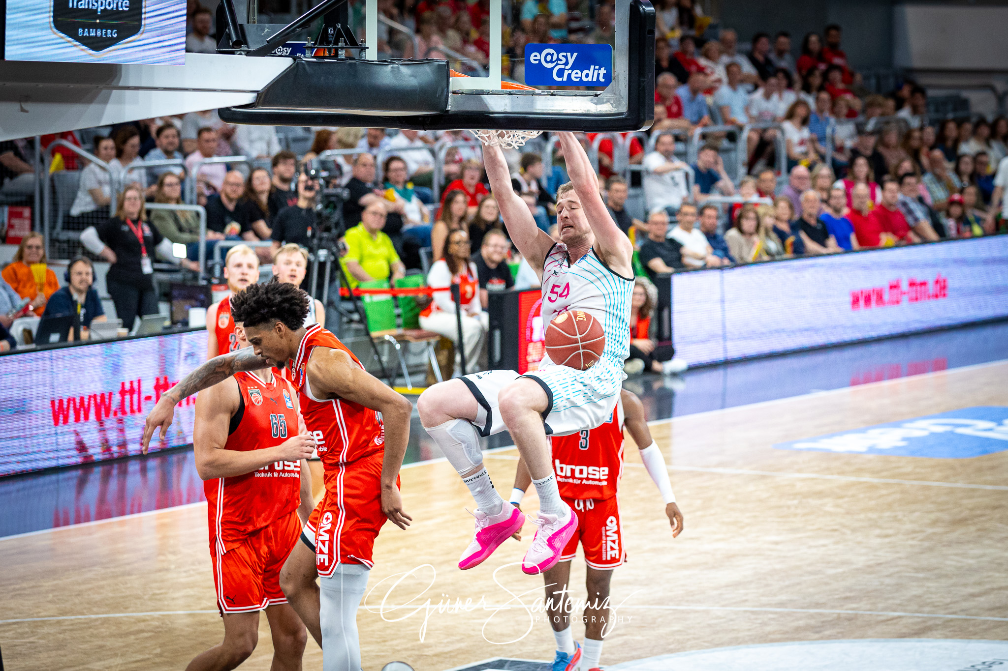 Bamberg Baskets vs. Telekom Baskets Bonn - Basketball - easyCred