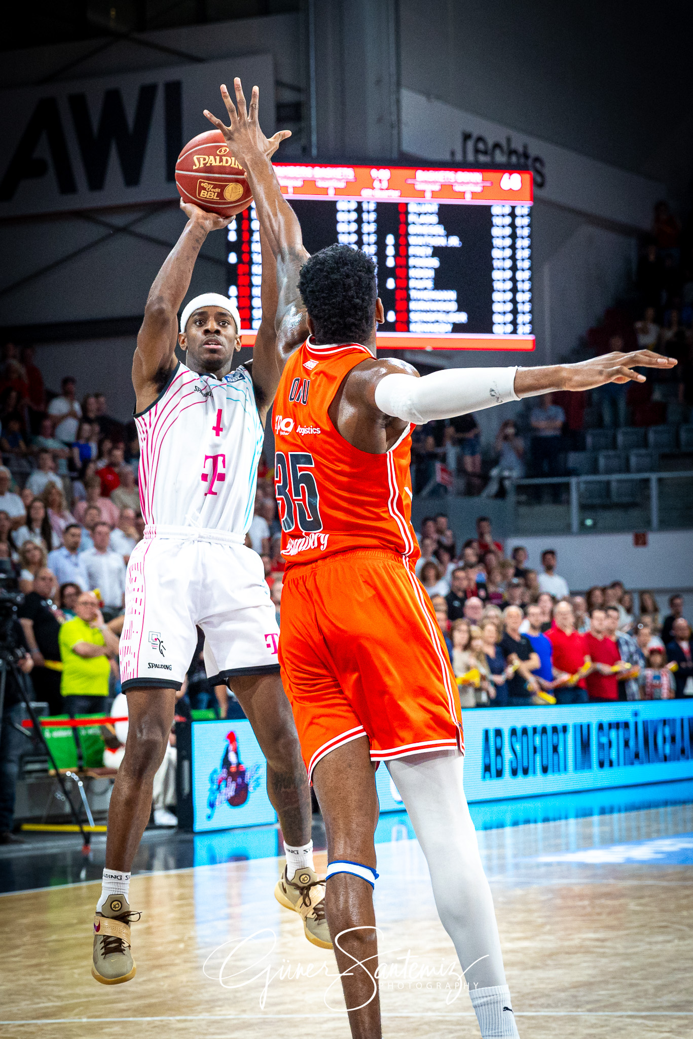 Bamberg Baskets vs. Telekom Baskets Bonn - Basketball - easyCred