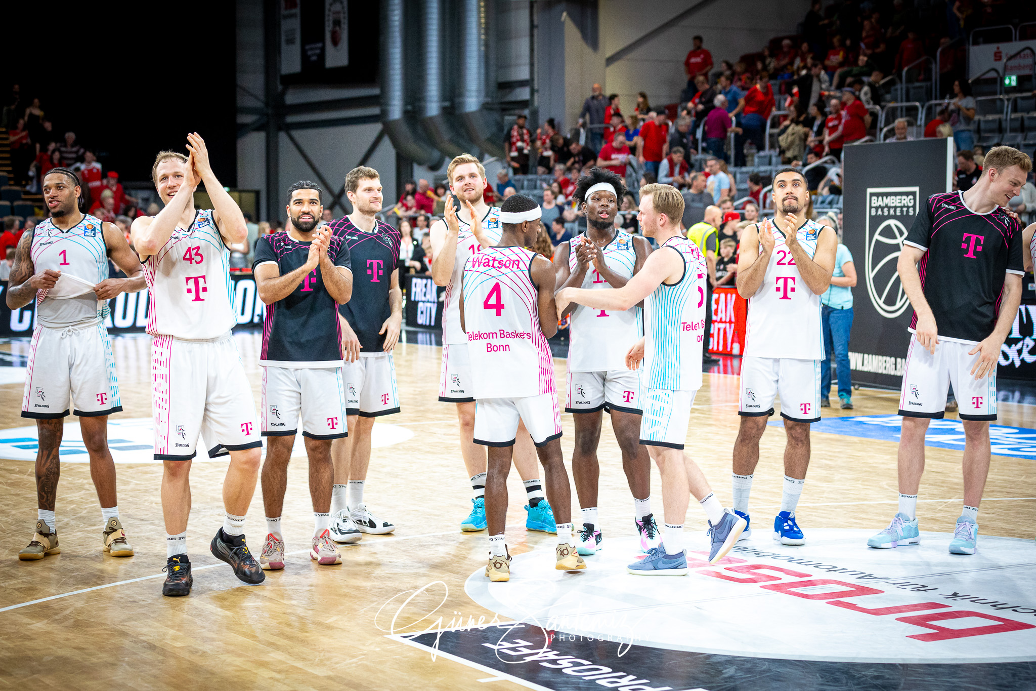 Bamberg Baskets vs. Telekom Baskets Bonn - Basketball - easyCred