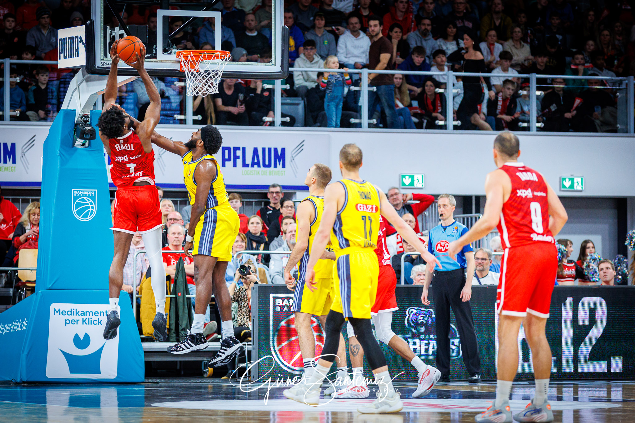 Bamberg Baskets vs. ALBA Berlin - Basketball - BBL Pokal - Viert