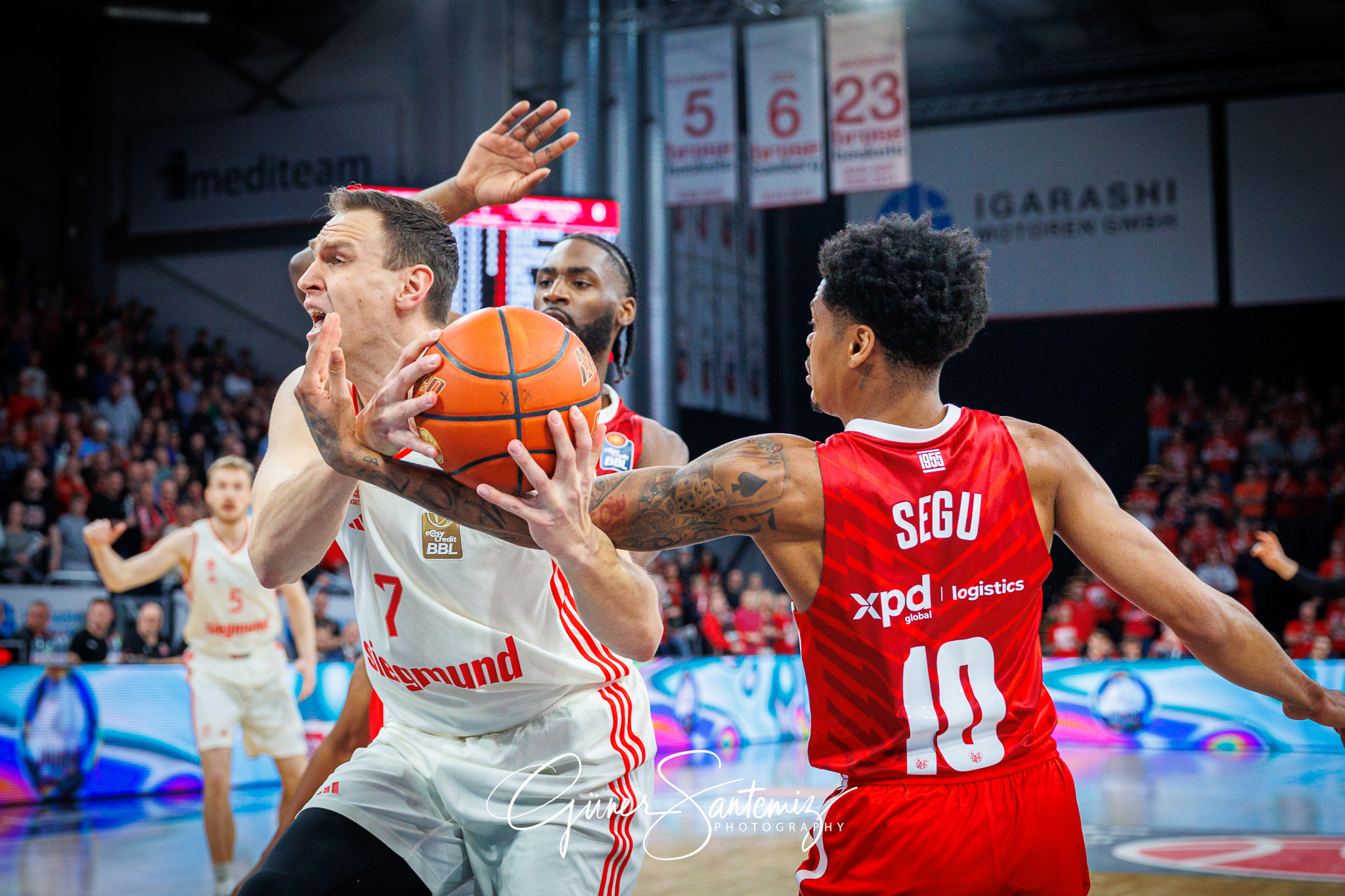 Bamberg Baskets vs. FC Bayern Muenchen Basketball - Basketball -