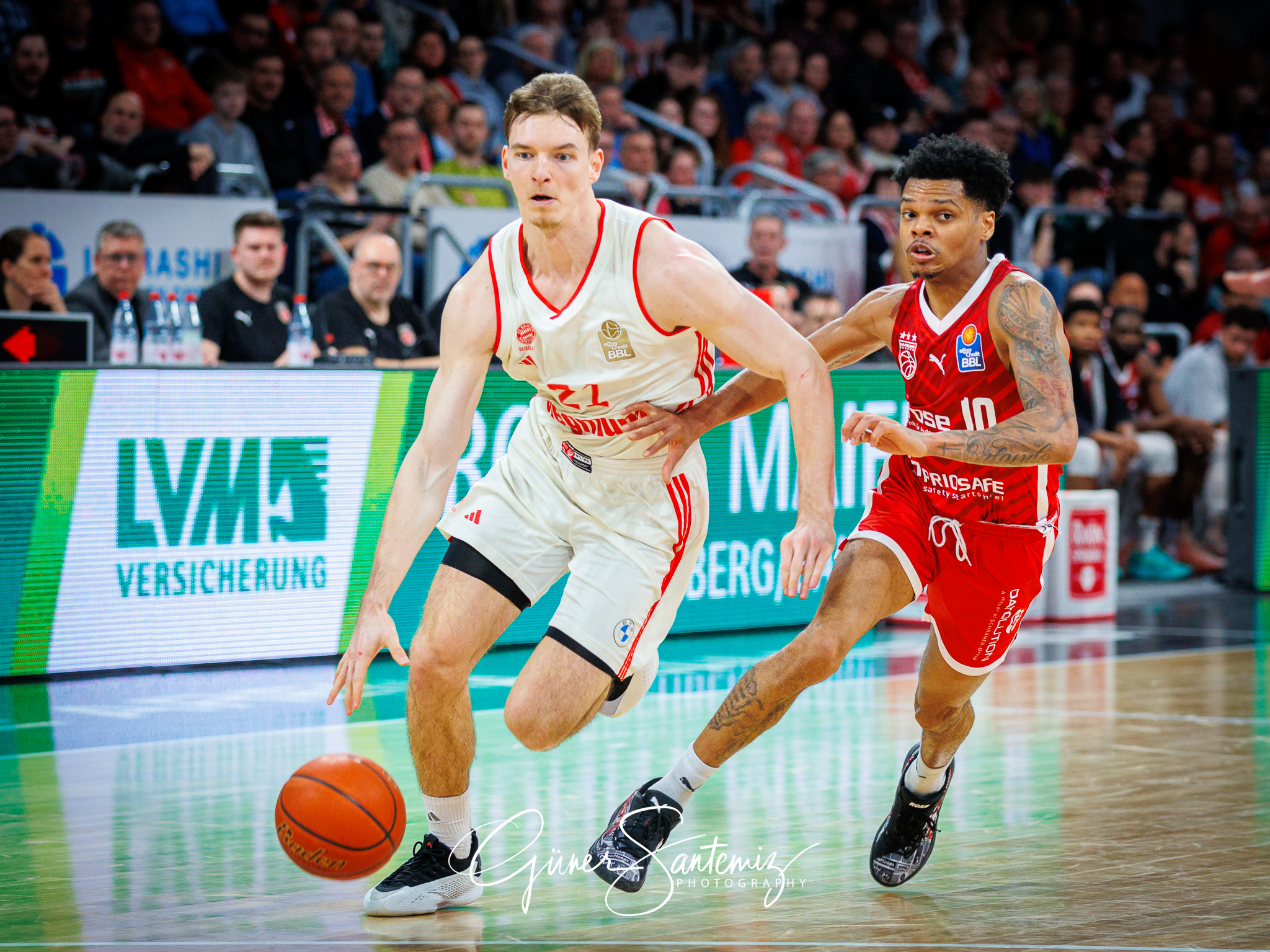 Bamberg Baskets vs. FC Bayern Muenchen Basketball - Basketball -