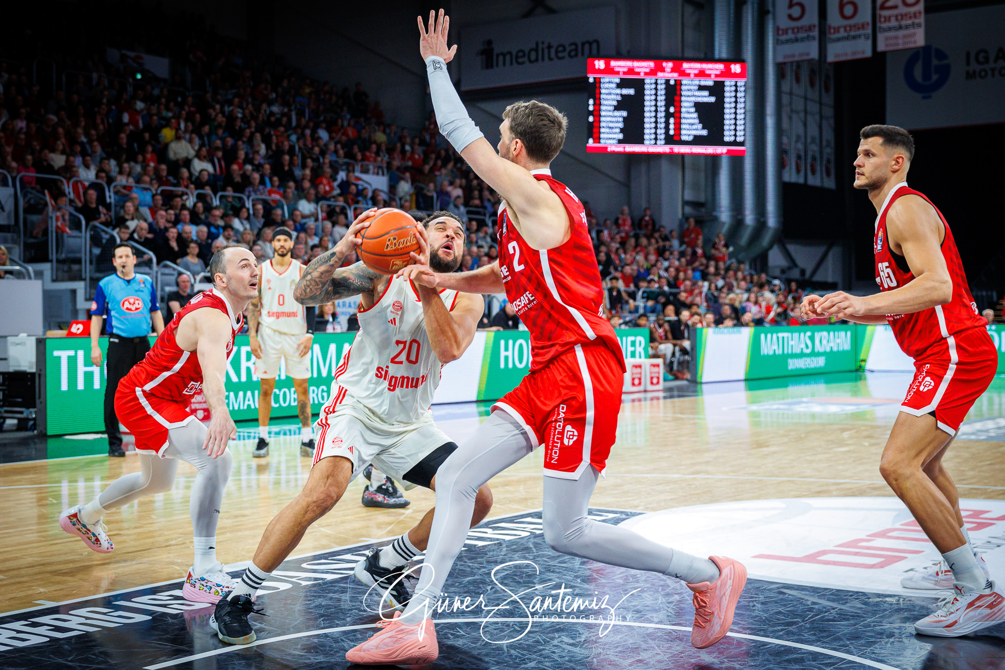 Bamberg Baskets vs. FC Bayern Muenchen Basketball - Basketball -