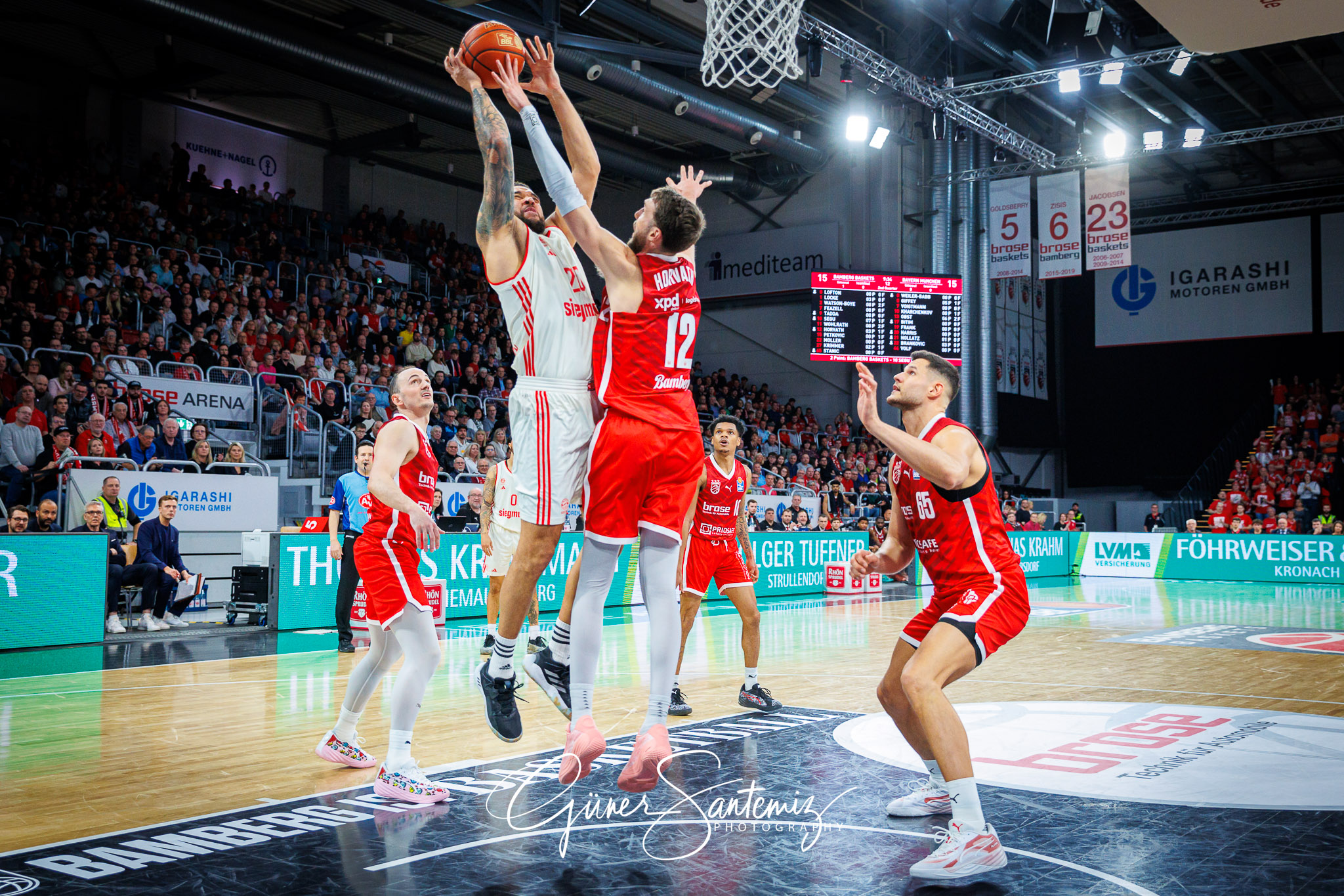 Bamberg Baskets vs. FC Bayern Muenchen Basketball - Basketball -
