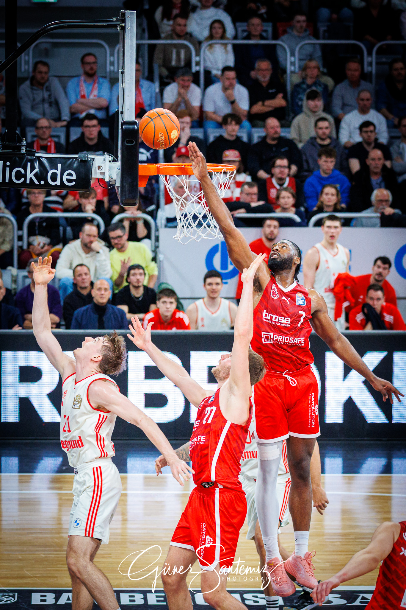 Bamberg Baskets vs. FC Bayern Muenchen Basketball - Basketball -