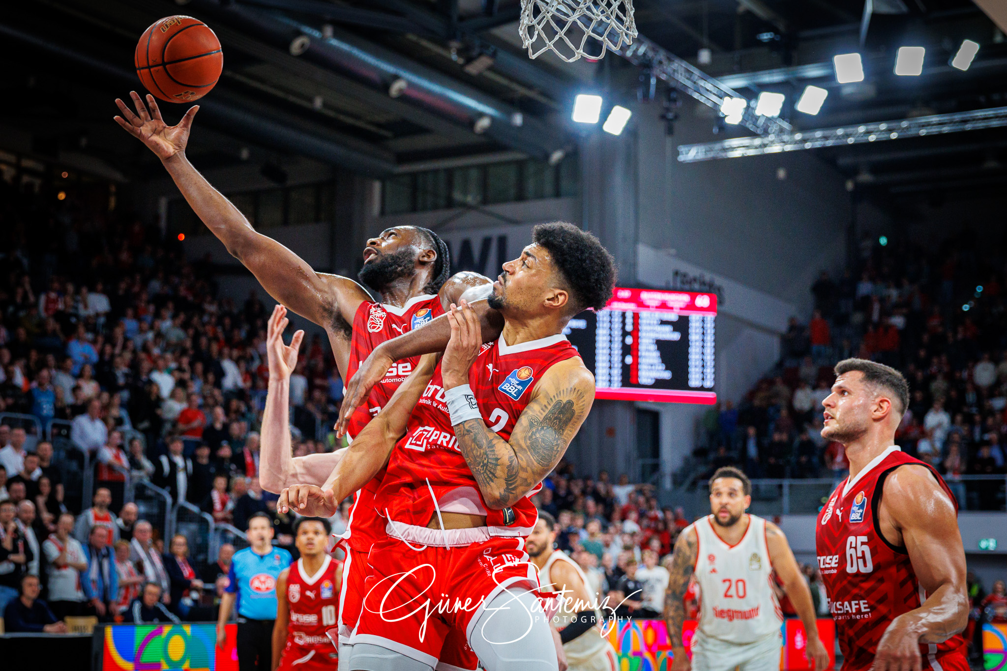 Bamberg Baskets vs. FC Bayern Muenchen Basketball - Basketball -