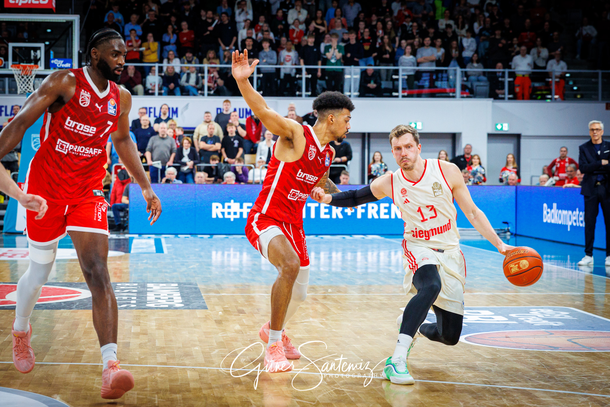 Bamberg Baskets vs. FC Bayern Muenchen Basketball - Basketball -
